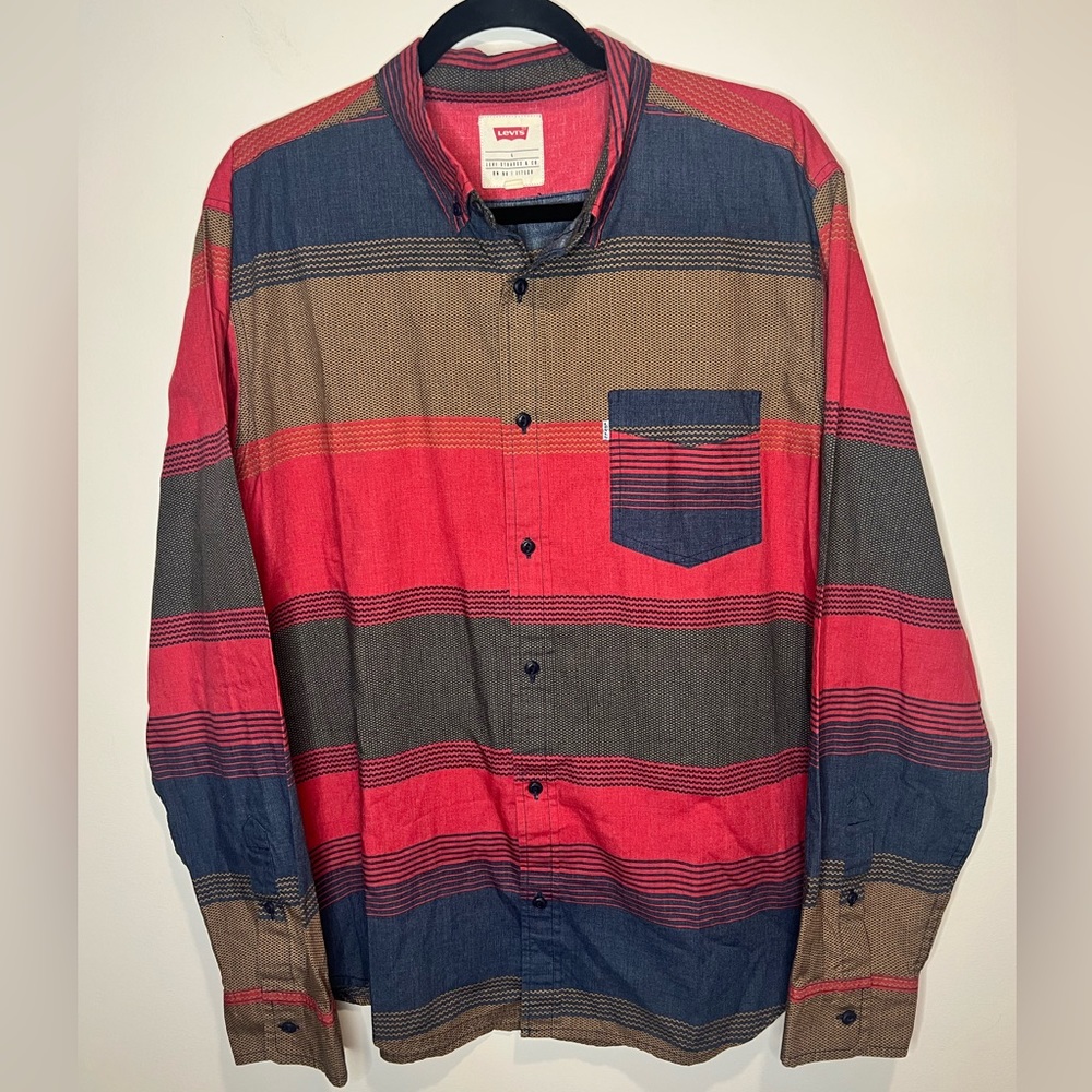 Levi’s long sleeve button down men’s size Large brown red blue western
